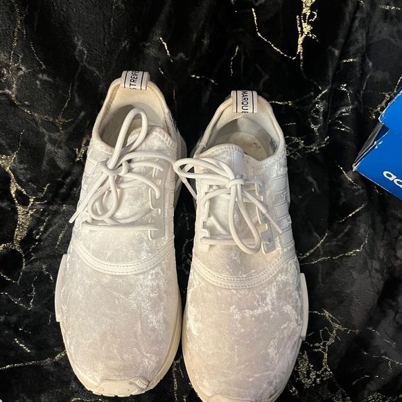 Adidas - Picture 2 of 6